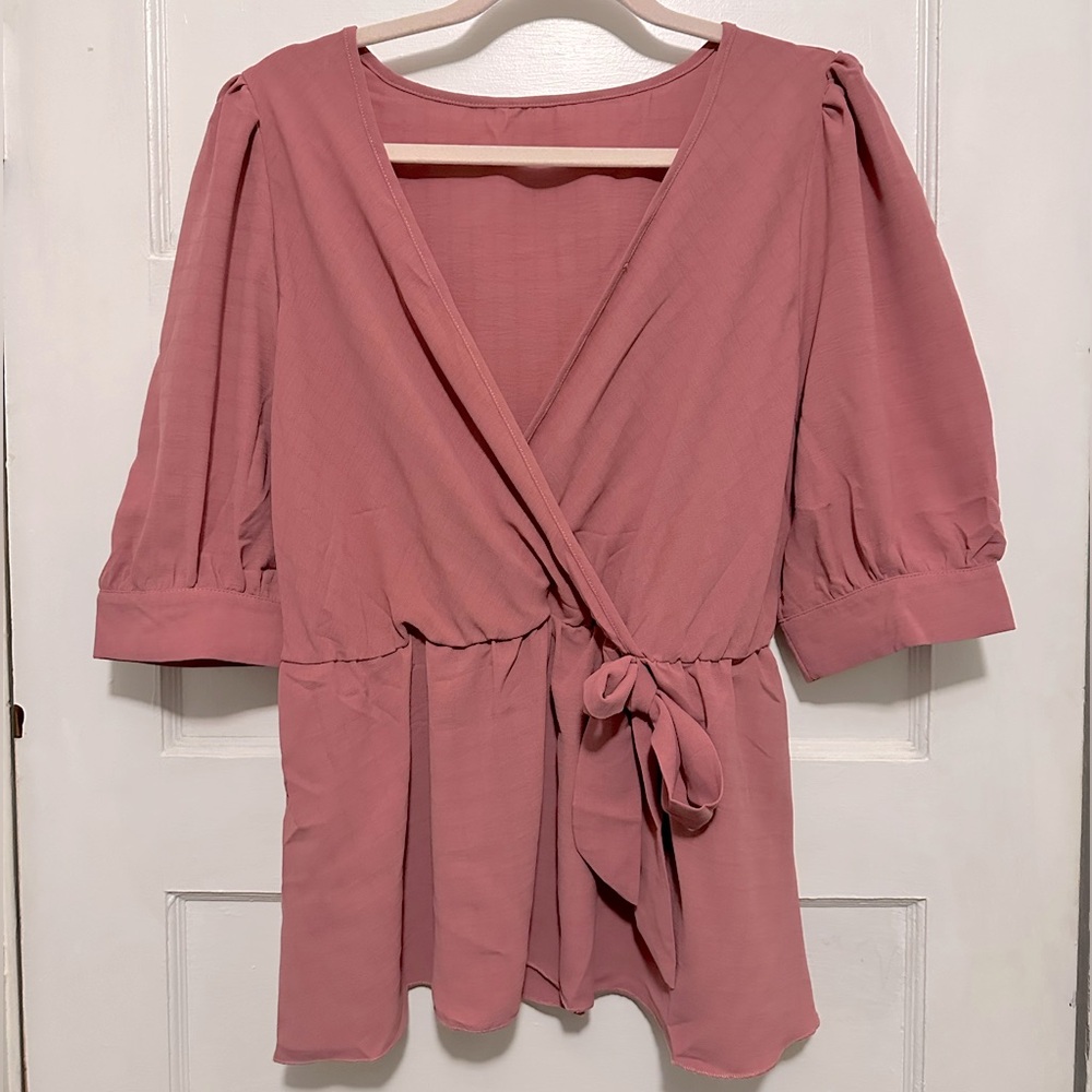 Women’s XL Pink V-Neck Blouse 👚Hemmed Sleeves/Elastic Waist With Bow (NWOT)